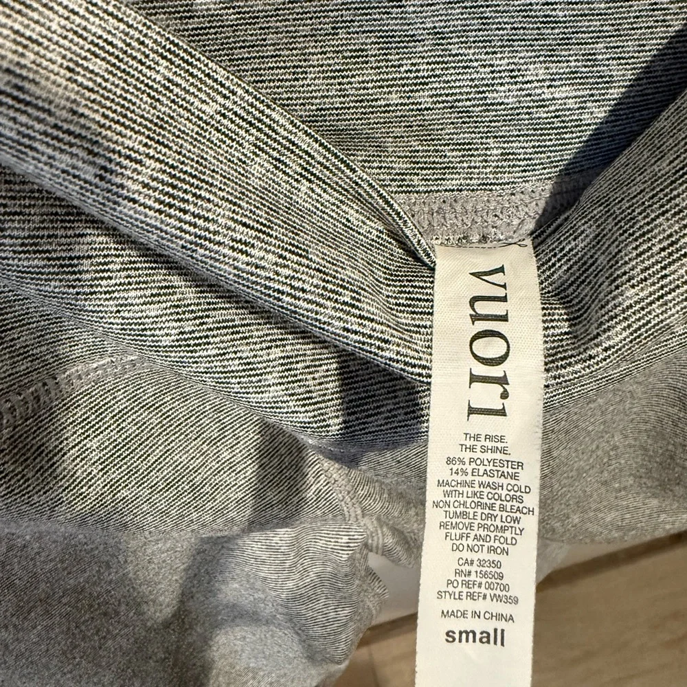 Vuori Heather Gray Women's Bike Shorts - Picture 2 of 4